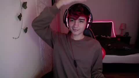 Esteban online show from 09-13-25, 04:34