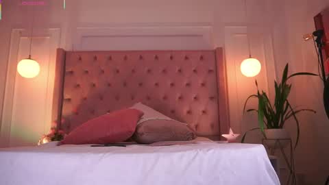 Honey Moon  Help me to reach 100 thumbs up online show from 05-12-26, 07:44