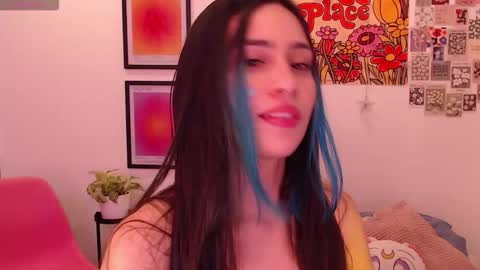 Snapshot of honeyypeaach chatting on 11-04-25, 07:24 online show from 11-04-25, 07:24