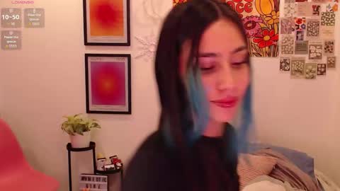 Snapshot of honeyypeaach chatting on 11-06-25, 08:21 online show from 11-06-25, 08:21