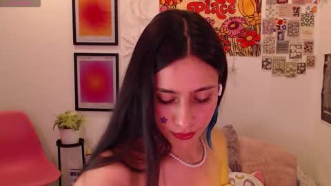 Snapshot of honeyypeaach chatting on 11-07-25, 09:26 online show from 11-07-25, 09:26