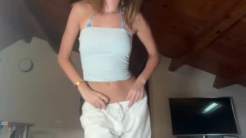 Snapshot of honeyyy95 chatting on 07-16-26, 05:13 Honey online show from 07-16-26, 05:13