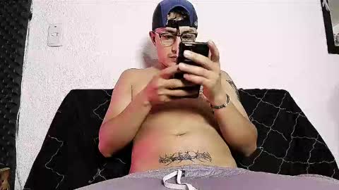 Snapshot of honter20 chatting on 10-16-25, 09:10 robiin online show from 10-16-25, 09:10
