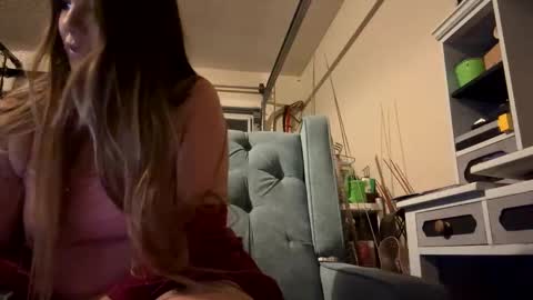 Snapshot of hoodhippy chatting on 03-25-26, 05:02 HoodHippy online show from 03-25-26, 05:02