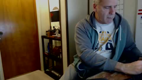 Snapshot of hoosierdadddy4u chatting on 02-19-26, 06:59 Jayson online show from 02-19-26, 06:59