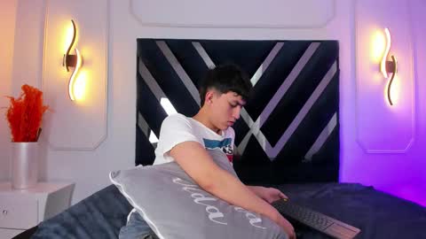 Snapshot of hoot_booys_ chatting on 02-26-26, 08:41 hoot_booys_ online show from 02-26-26, 08:41