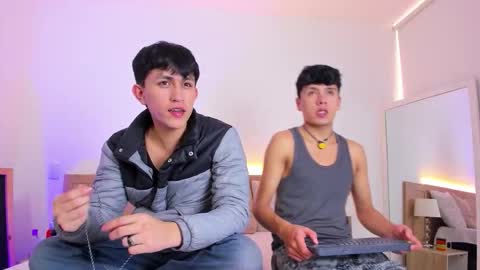 Snapshot of hoot_booys_ chatting on 03-15-26, 01:17 hoot_booys_ online show from 03-15-26, 01:17