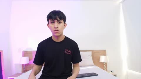 Snapshot of hoot_booys_ chatting on 03-23-26, 08:35 hoot_booys_ online show from 03-23-26, 08:35