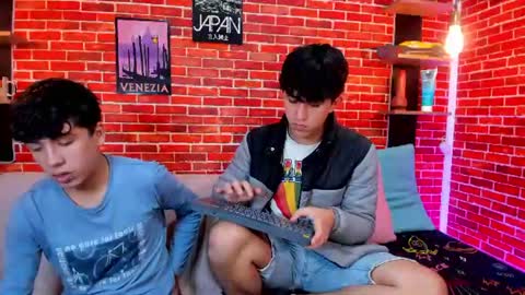 Snapshot of hoot_boyss_ chatting on 06-16-26, 08:11 Jake y Troy online show from 06-16-26, 08:11