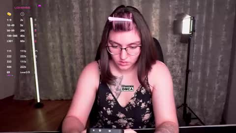 Snapshot of hoot_owl_cb chatting on 02-22-26, 05:00 Karina online show from 02-22-26, 05:00