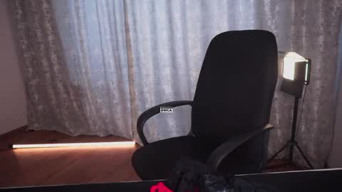 Snapshot of hoot_owl_cb chatting on 03-21-26, 04:17 Karina online show from 03-21-26, 04:17