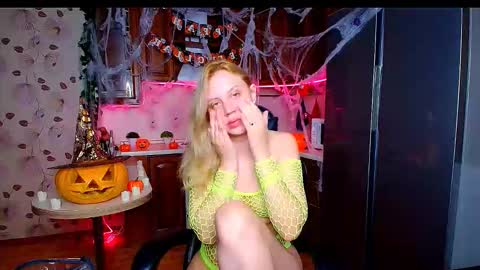 hope happyyy online show from 10-31-25, 01:39