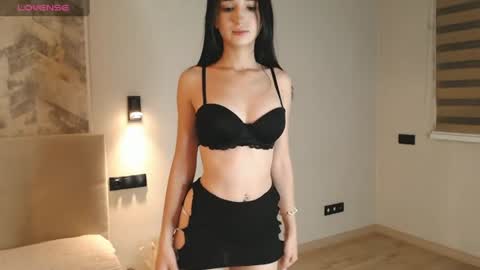 Snapshot of horney_emma chatting on 07-23-26, 09:02 Emma online show from 07-23-26, 09:02