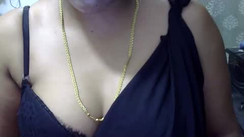 Snapshot of horneydesibaby chatting on 10-31-25, 05:58 horneydesibaby online show from 10-31-25, 05:58