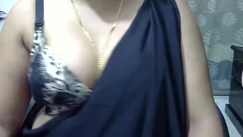 Snapshot of horneydesibaby chatting on 11-09-25, 06:39 horneydesibaby online show from 11-09-25, 06:39