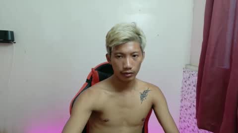 Snapshot of horny_asianmoreno chatting on 01-08-26, 04:04 ROGER online show from 01-08-26, 04:04