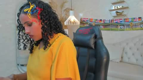 Snapshot of horny_curlss chatting on 06-18-26, 03:40 Horny Curls online show from 06-18-26, 03:40