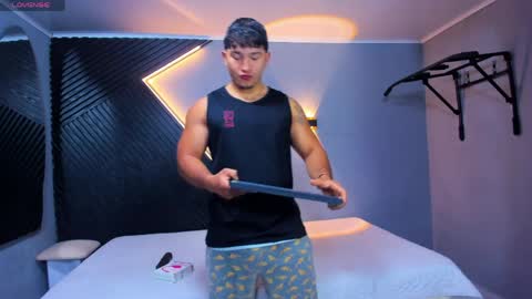 horny_nick18 online show from 04-09-26, 09:58