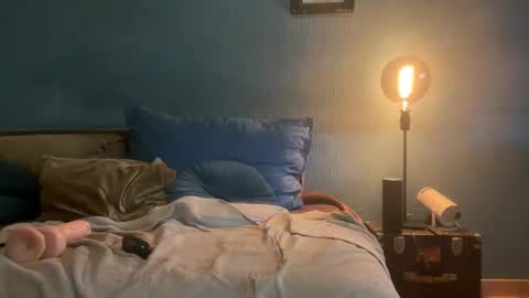 Snapshot of horny_swiss_piggy chatting on 11-17-25, 11:38 horny_swiss_piggy online show from 11-17-25, 11:38