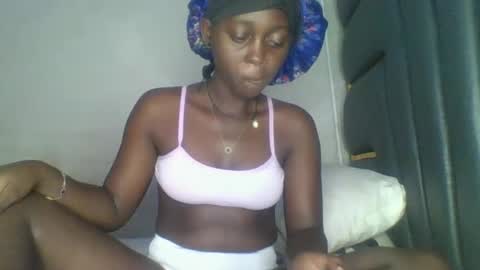 Snapshot of hornybella84 chatting on 03-30-26, 06:03 Bella online show from 03-30-26, 06:03