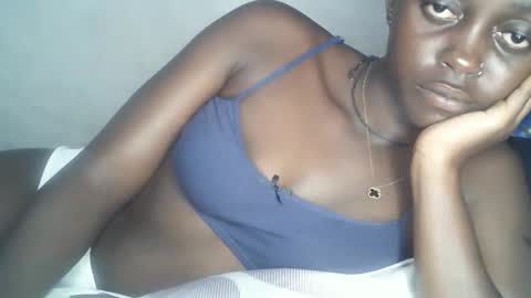 Snapshot of hornybella84 chatting on 04-06-26, 02:20 Bella online show from 04-06-26, 02:20