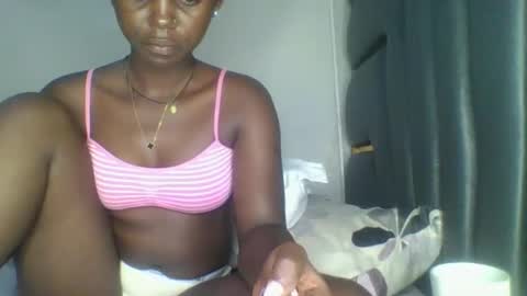 Snapshot of hornybella84 chatting on 04-12-26, 05:23 Bella online show from 04-12-26, 05:23