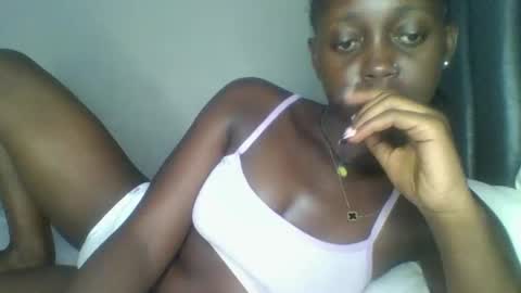 Snapshot of hornybella84 chatting on 04-16-26, 06:14 Bella online show from 04-16-26, 06:14