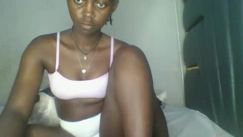 Snapshot of hornybella84 chatting on 04-18-26, 07:01 Bella online show from 04-18-26, 07:01