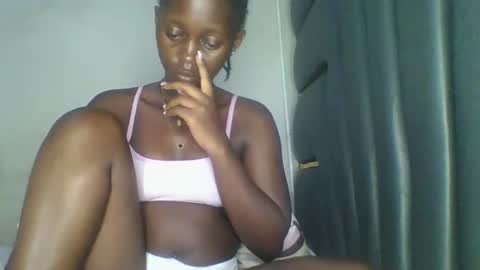 Snapshot of hornybella84 chatting on 04-20-26, 07:00 Bella online show from 04-20-26, 07:00