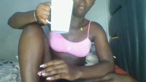 Snapshot of hornybella84 chatting on 05-04-26, 08:32 Bella online show from 05-04-26, 08:32