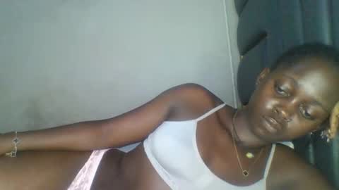 Snapshot of hornybella84 chatting on 05-07-26, 07:03 Bella online show from 05-07-26, 07:03