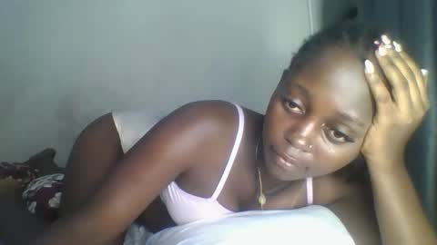 Snapshot of hornybella84 chatting on 05-08-26, 05:24 Bella online show from 05-08-26, 05:24