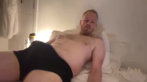 Snapshot of hornyben1189 chatting on 10-16-25, 11:39 Horny Ben online show from 10-16-25, 11:39