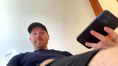 Snapshot of hornyben1189 chatting on 10-22-25, 02:39 Horny Ben online show from 10-22-25, 02:39