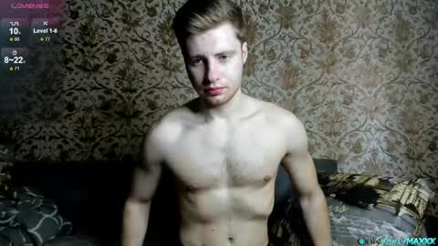 Snapshot of hornyblondieboyy chatting on 04-17-26, 06:16 Max online show from 04-17-26, 06:16