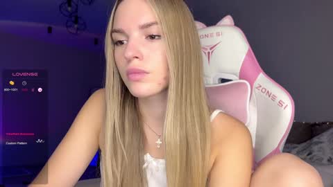 Snapshot of hornybunnyss chatting on 12-16-24, 05:54 Sonya online show from 12-16-24, 05:54