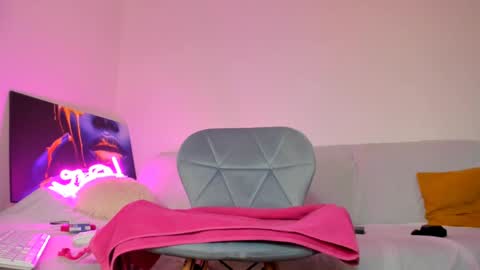 Snapshot of hornyemma_ chatting on 12-09-24, 09:17 Emma online show from 12-09-24, 09:17