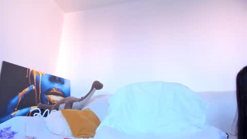 Snapshot of hornyemma_ chatting on 01-20-25, 07:36 Emma online show from 01-20-25, 07:36