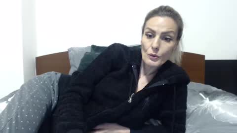 AshlineKatte online show from 12-18-24, 11:51