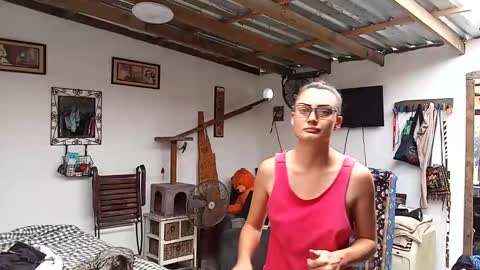 Snapshot of hornyhippies0080 chatting on 10-18-25, 11:00 Nix D online show from 10-18-25, 11:00