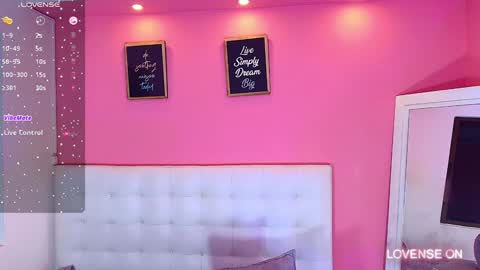 Snapshot of hornyhousekeeper_ chatting on 12-15-24, 12:17 Valentina online show from 12-15-24, 12:17