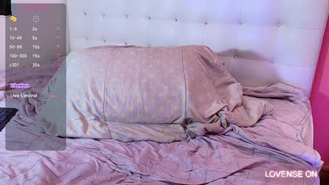 Snapshot of hornyhousekeeper_ chatting on 12-22-24, 06:26 Valentina online show from 12-22-24, 06:26