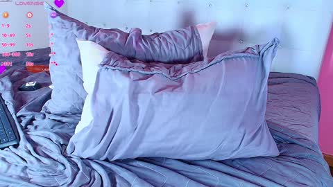 Snapshot of hornyhousekeeper_ chatting on 01-17-25, 03:53 Valentina online show from 01-17-25, 03:53