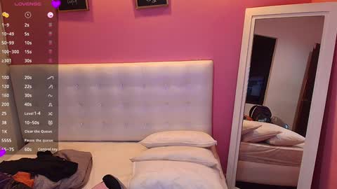 Snapshot of hornyhousekeeper_ chatting on 02-06-25, 12:37 Valentina online show from 02-06-25, 12:37