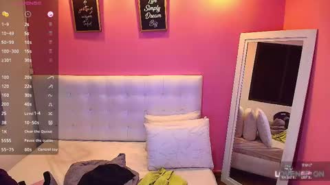 Snapshot of hornyhousekeeper_ chatting on 02-19-25, 12:22 Valentina online show from 02-19-25, 12:22