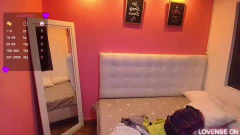 Snapshot of hornyhousekeeper_ chatting on 03-12-25, 12:15 Valentina online show from 03-12-25, 12:15