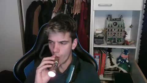 Snapshot of hornyjoey1 chatting on 11-18-25, 06:45 Joey online show from 11-18-25, 06:45