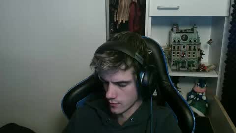 Snapshot of hornyjoey1 chatting on 11-20-25, 01:17 Joey online show from 11-20-25, 01:17