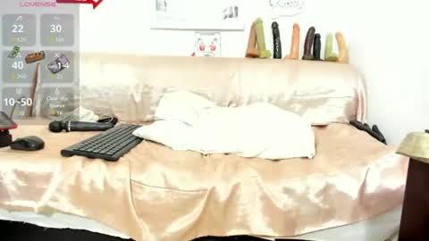 Snapshot of hornymariu chatting on 06-29-26, 10:59 Mariu online show from 06-29-26, 10:59