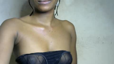Snapshot of hornyslut_xx chatting on 02-24-26, 10:41 Bella online show from 02-24-26, 10:41